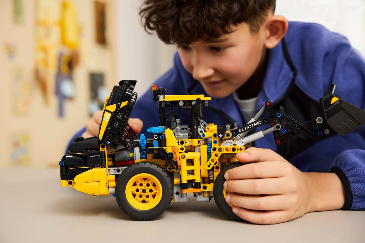 LEGO® Technic™ 42209 Volvo L120 Electric Radlader