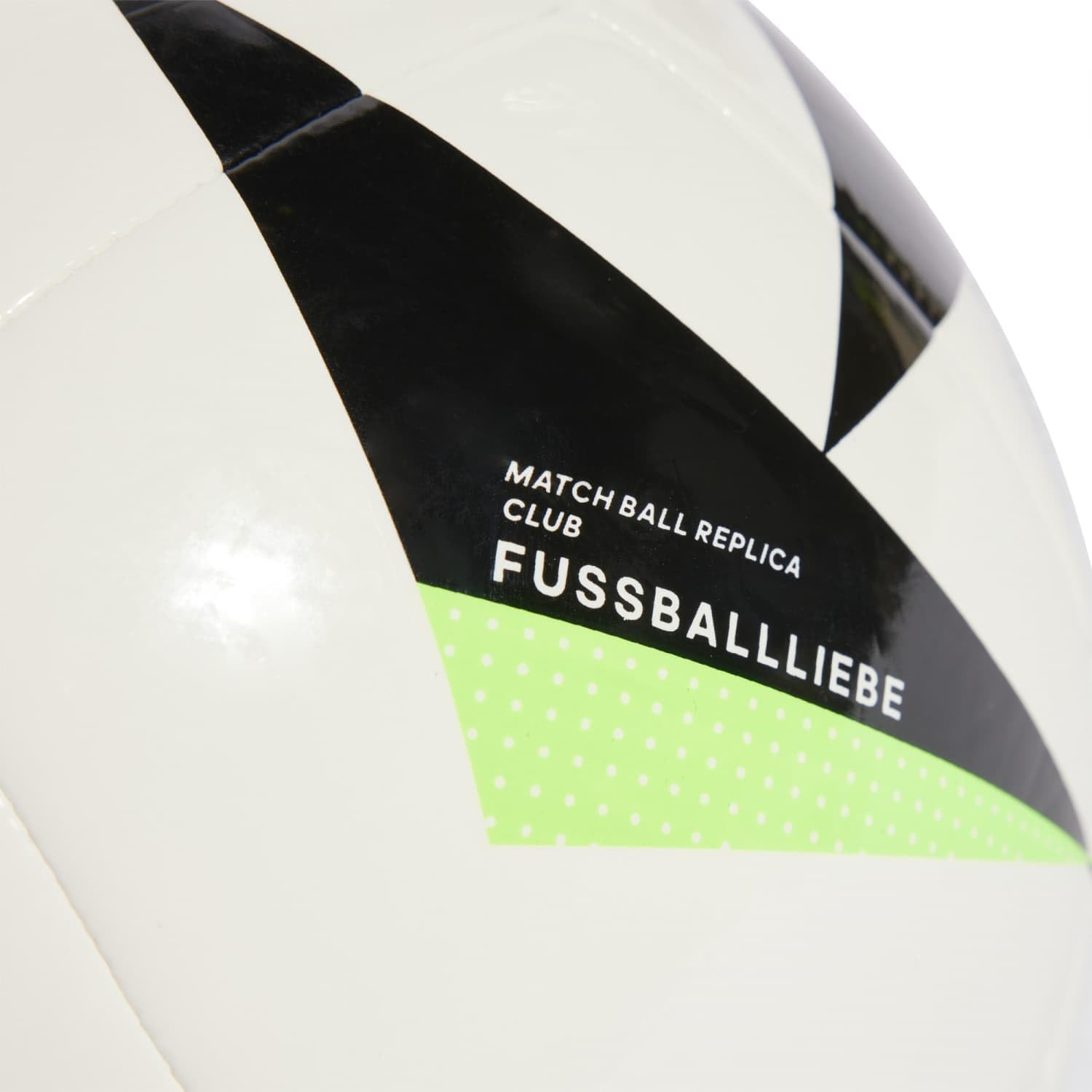 adidas Performance Fussballliebe Club Trainingsball EM 2024