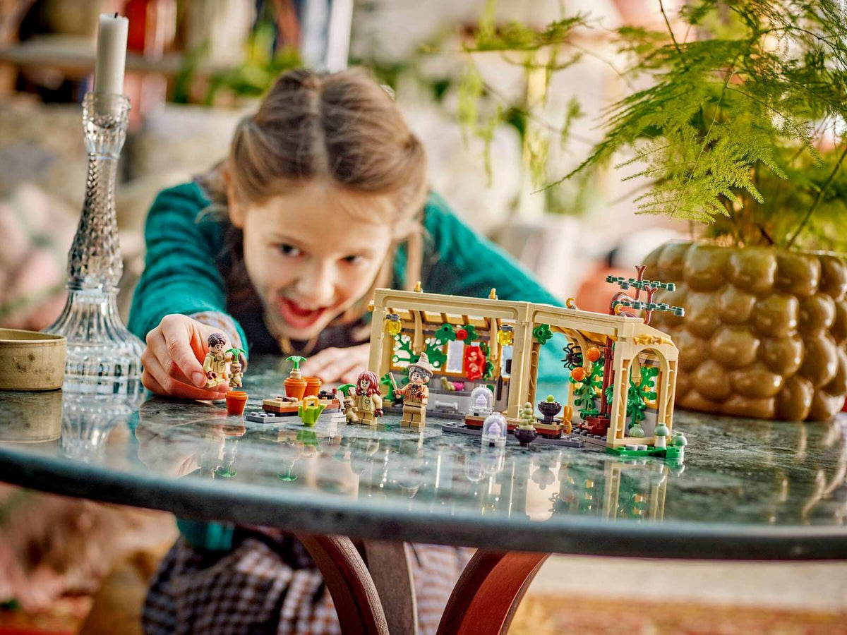 LEGO® Harry Potter™ 76445 Schloss Hogwarts™: Kräuterkundeunterricht