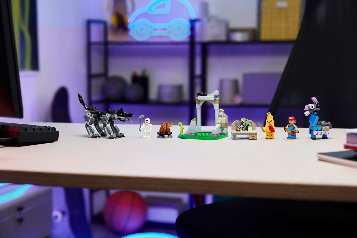 LEGO® Fortnite 77075 Das Lager von Schali und der Zündkerzenkünstlerin