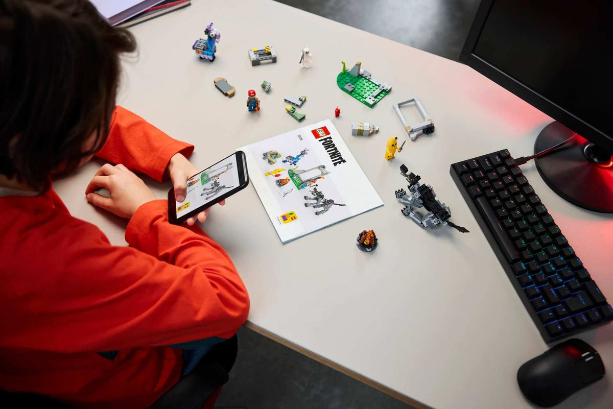 LEGO® Fortnite 77075 Das Lager von Schali und der Zündkerzenkünstlerin