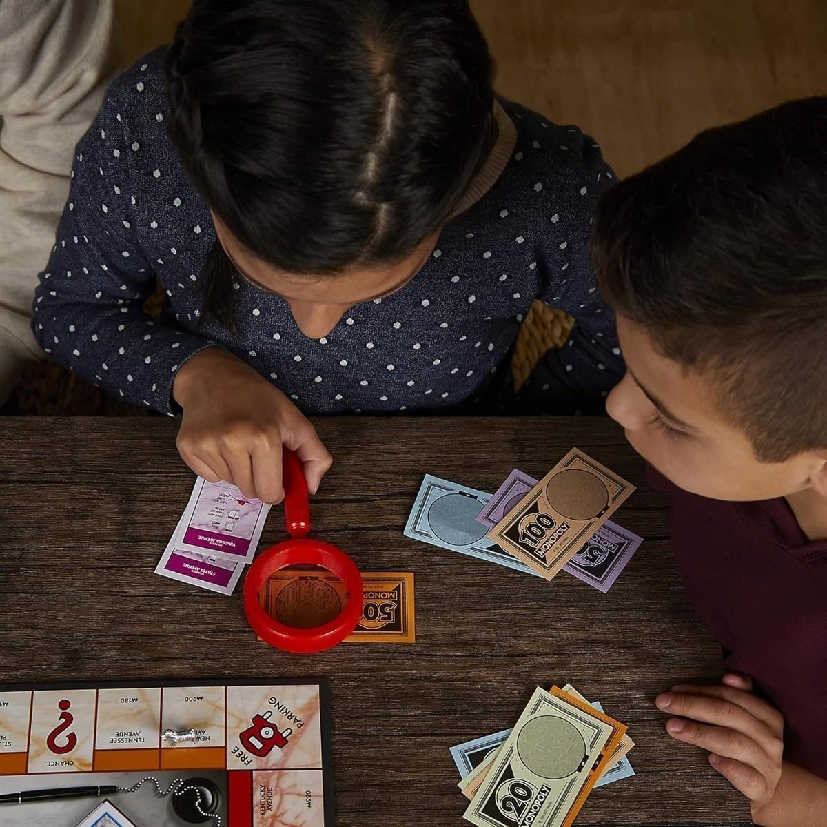 Monopoly F2674100 Falsches Spiel, Brettspiel für Familien und Kinder ab 8 Jahren, für 2-6 Spieler