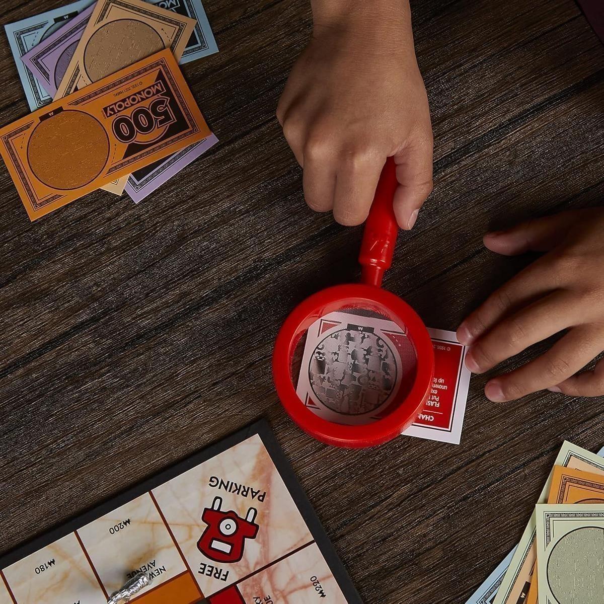 Monopoly F2674100 Falsches Spiel, Brettspiel für Familien und Kinder ab 8 Jahren, für 2-6 Spieler