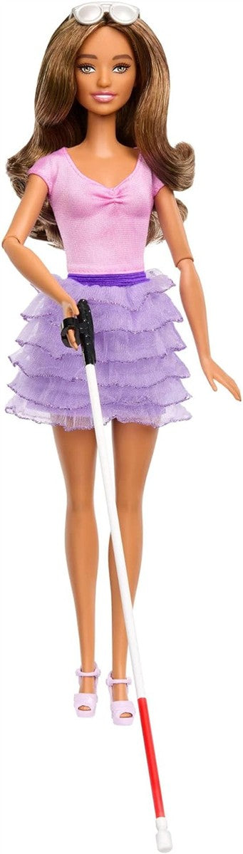 Barbie Fashionistas Puppe, blinde Barbie-Puppe mit pinkem Oberteil, Rock mit Rüschen, Blindenstock und Sonnenbrille, entwickelt in Partnerschaft mit „American Foundation for the Blind“, HRH17