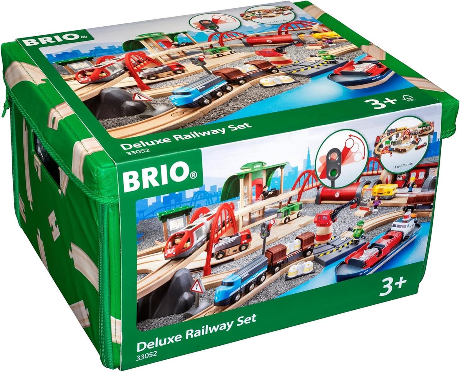 BRIO World 33052 Straßen & Schienen Bahn Set Deluxe - Straßen & Schienen Eisenbahn - Kleinkindspielzeug empfohlen für Kinder ab 3 Jahren