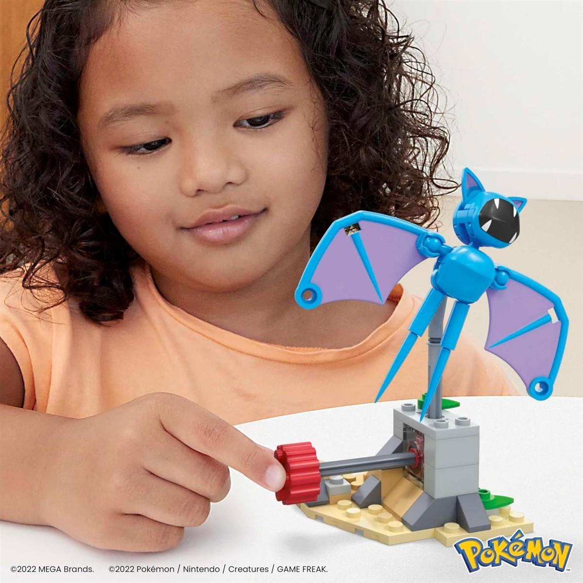MEGA Pokémon Zubats - Mitternachtsflug mit Bewegung im Bauset mit 61 Teilen, inkl. Zubat-Figur und Wüstengegend, Adventure Builder-Sets kombinierbar, für Kinder ab 7 Jahren, HKT19