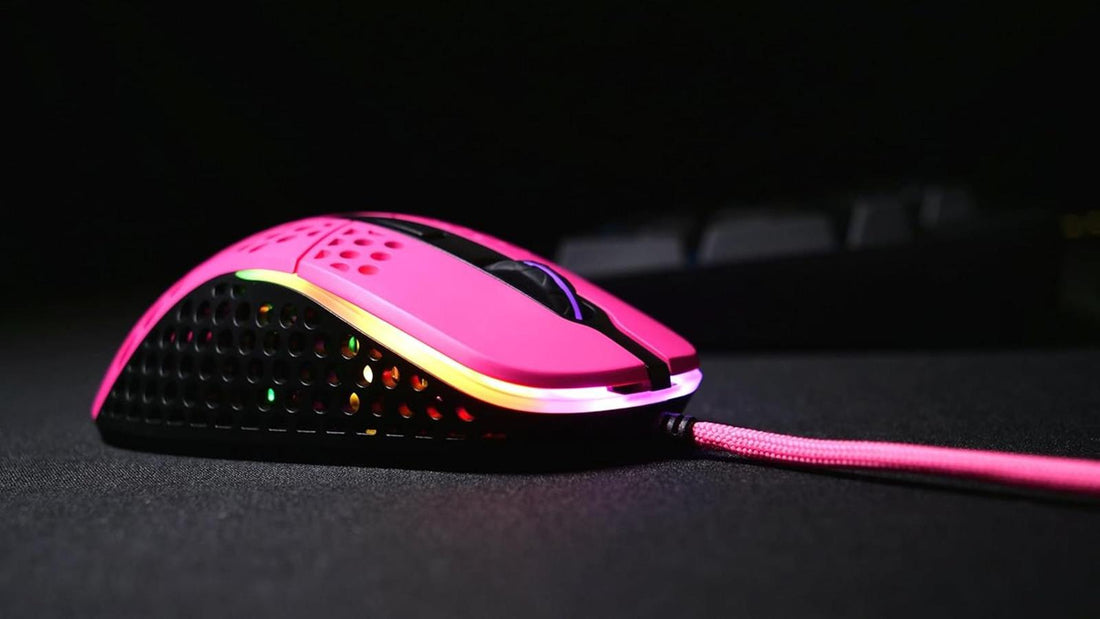 Cherry Xtrfy M4 RGB Ultraleichte Gaming-Maus, Rosa, XG-M4-RGB-PINK