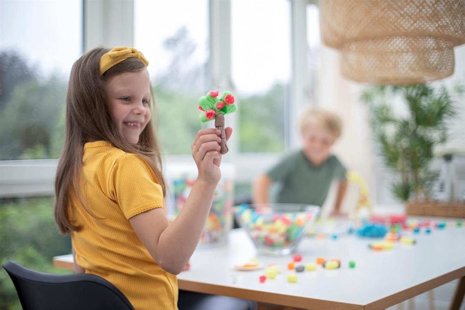 Playmais Basic Medium Bastel-Set für Kinder ab 3 Jahren | Über 300 Stück zum Basteln | Natürliches Spielzeug | Fördert Kreativität & Motorik | Geschenk für Mädchen & Jungen