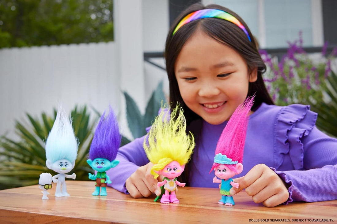 Mattel DREAMWORKS TROLLS Gemeinsam Stark – Puppen Königin Poppy, Viva, Branch, Guy Diamond mit Tiny Diamond mit Plüschhaar und 5 Gelenke, für Kinder ab 3 Jahren, HNF07
