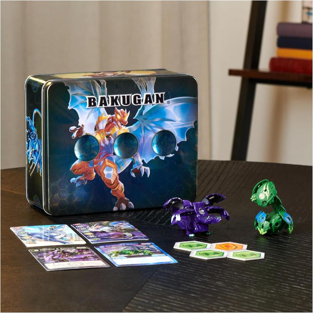 Bakugan 'Legends' 2023 Baku-Tin, hochwertige Metall-Aufbewahrungsbox mit exklusivem Fusions Gargonoid x Webam und einem weiteren Überraschungs-Ball, für Kinder ab 6 Jahren