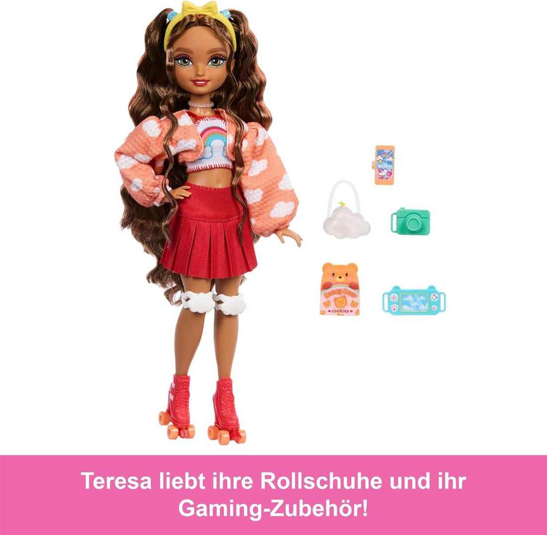 Barbie Dream Besties Puppe und Accessoires, bewegliche Barbie Teresa Rollschuh-Modepuppe mit blondem Haar, 9 Zubehörteile zum Thema Videospiel, JFX98