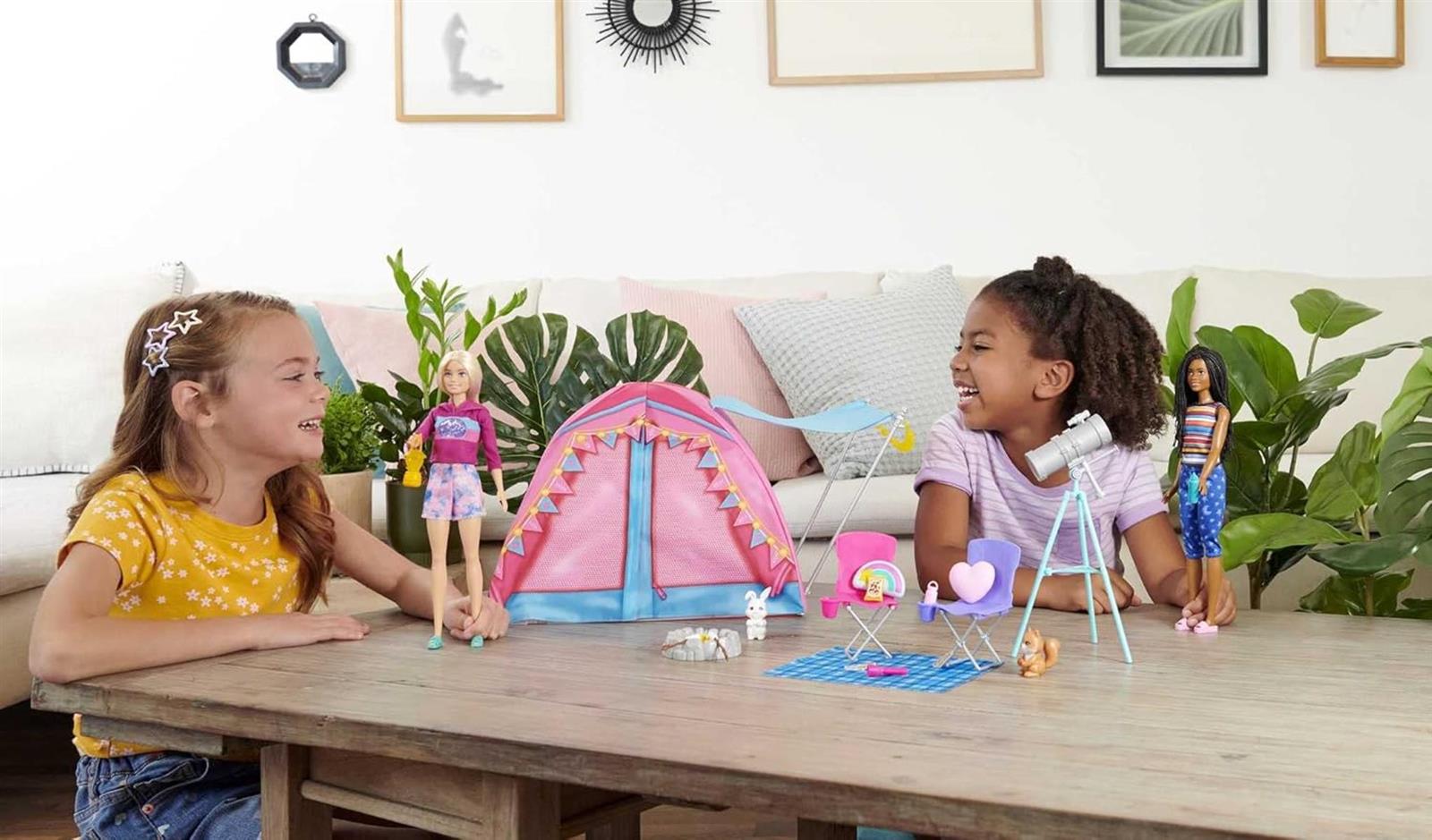 Barbie Abenteuer zu zweit Camping-Spielset mit Zelt, inkl. 2 Barbie Puppen, Barbie Camping Zubehör und Tiere, Geschenk für Kinder, Spielzeug ab 3 Jahre,HGC18
