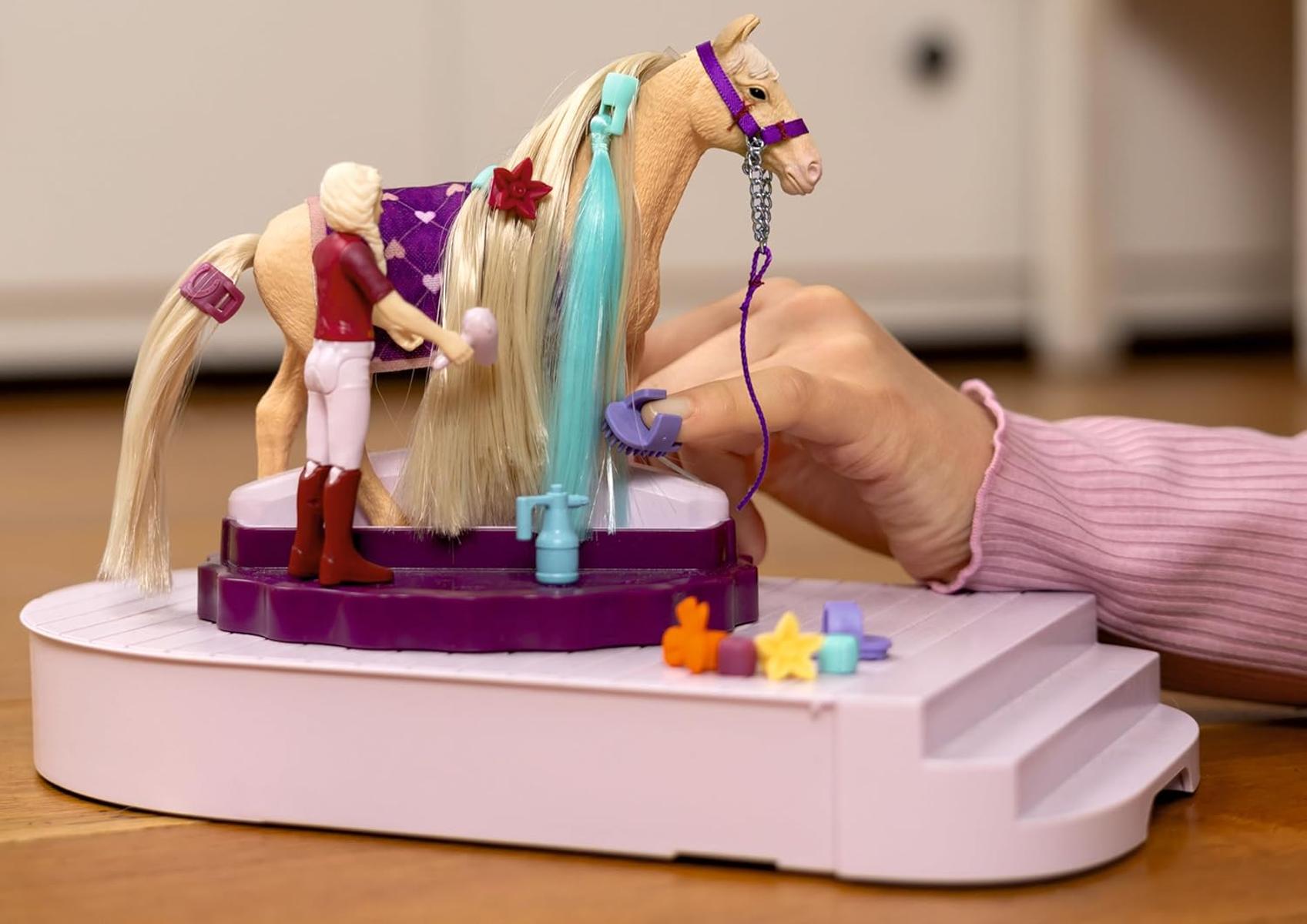 SCHLEICH Horse Club 42617 Sofia's Beauties Pflege und Styling Station mit Pferd mit Mähne und Reiterin - 54-Teiliges Set mit Pflege und Zubehörkiste mit Sofia-Figur, Pferde Spielzeug ab 4