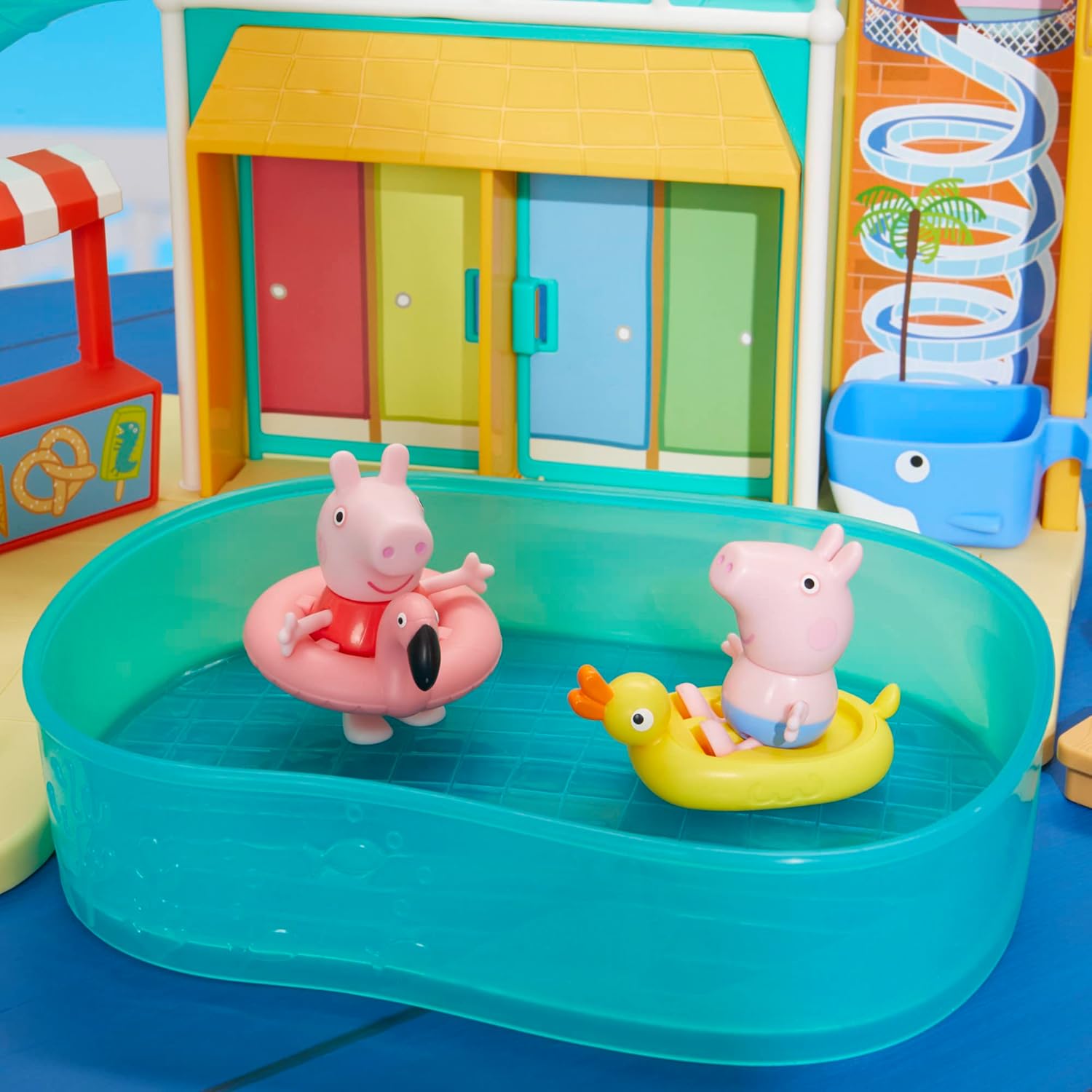 Peppa Pig Spielzeuge Schwimmbad-Spaß mit Peppa, Spielset mit 15 Teilen und 2 Figuren, Kinderspielzeug