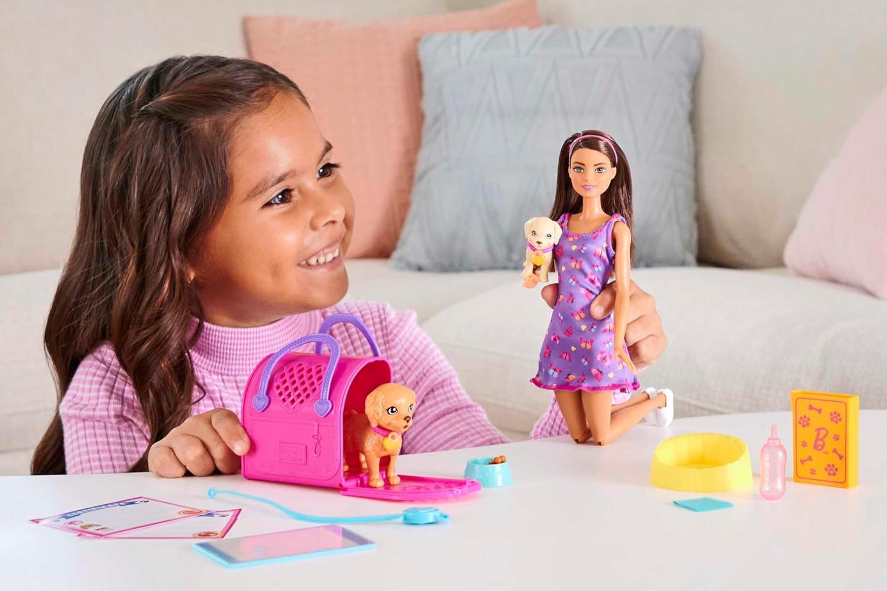 Barbie Welpenadoption Puppe und 2 Welpen mit Adoptionszertifikate Farbwechseleffekt Transportbox + Zubehör für Kinder ab 3 Jahren, HKD86
