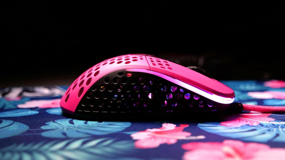 Cherry Xtrfy M4 RGB Ultraleichte Gaming-Maus, Rosa, XG-M4-RGB-PINK