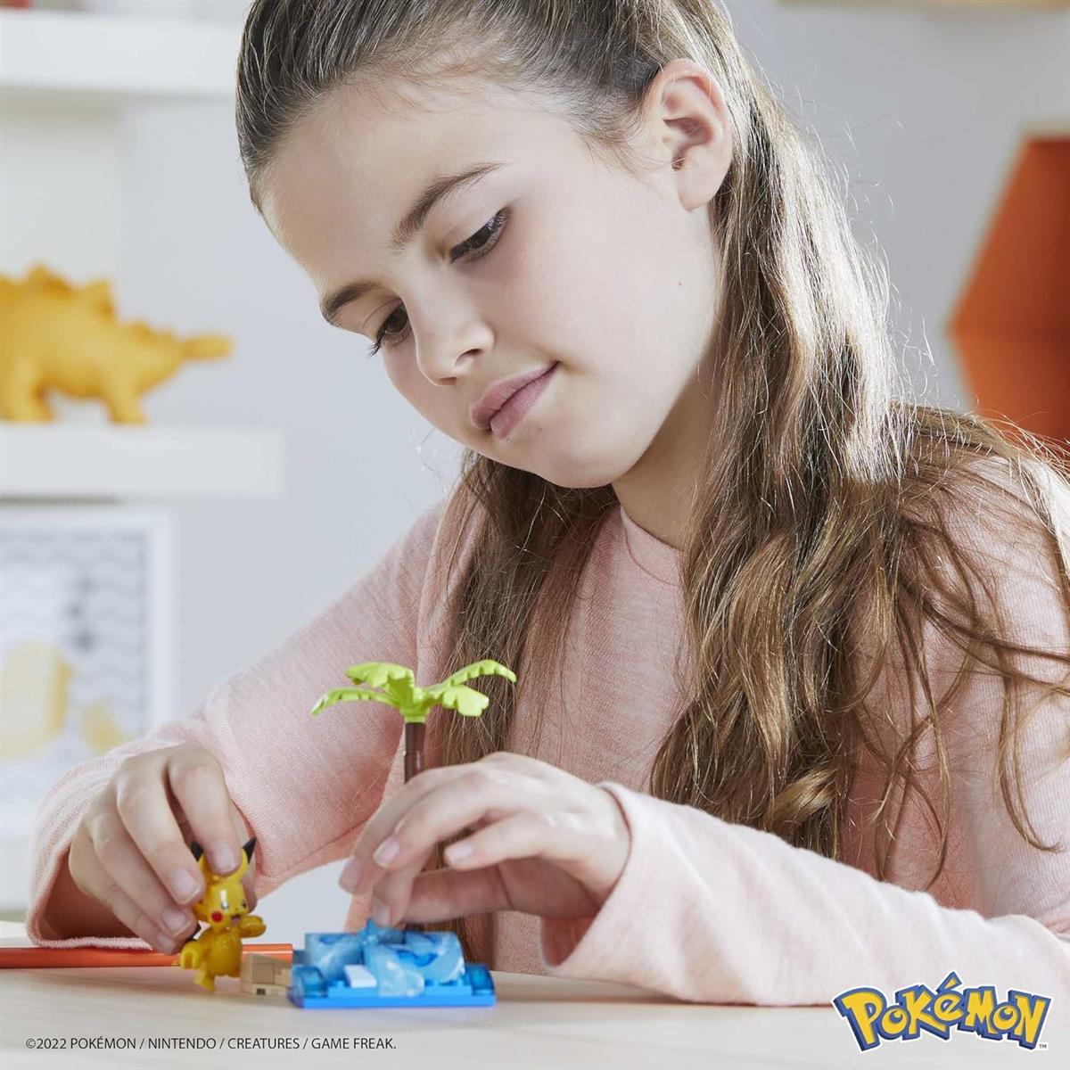 MEGA HDL76 - Pokémon Pikachus Strandtag Bauset mit 79 kompatiblen Bausteinen und Teilen zum Verbinden mit anderen Welten, Konstruktionsspielzeug, Spielzeug-Geschenkset für Kinder ab 7 Jahren