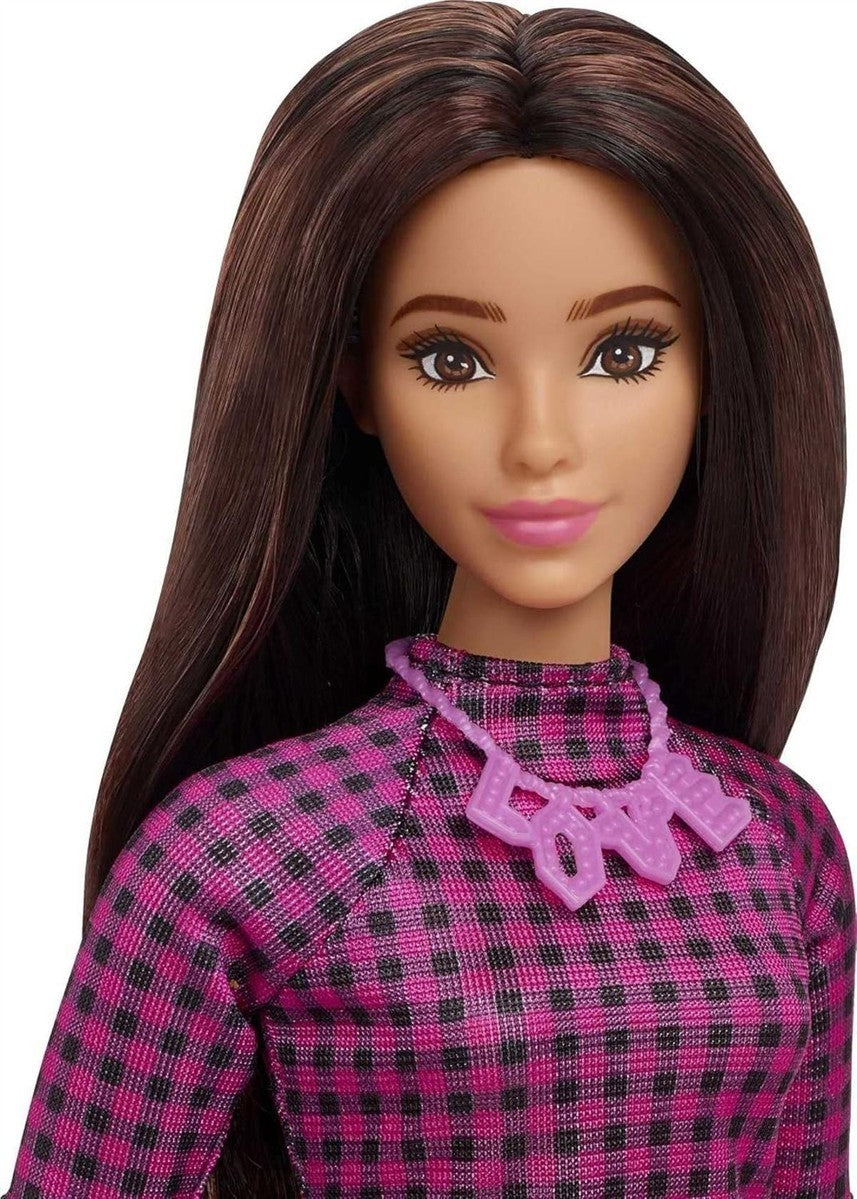 Barbie Fashionistas Puppe, Langen braunen Haaren, Kariertes Kleid, Liebeskette, rosa Schuhe, inkl. Barbiepuppe, Geschenk für Kinder, Spielzeug ab 3 Jahre,HBV20