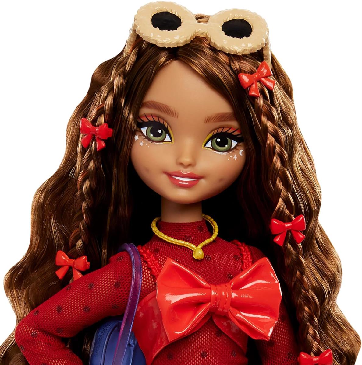 Barbie Dream Besties Puppe und Accessoires, bewegliche Teresa-Modepuppe mit braunem Haar und Haarspangen, 10 Teile zum Thema Videospiele, HYC23
