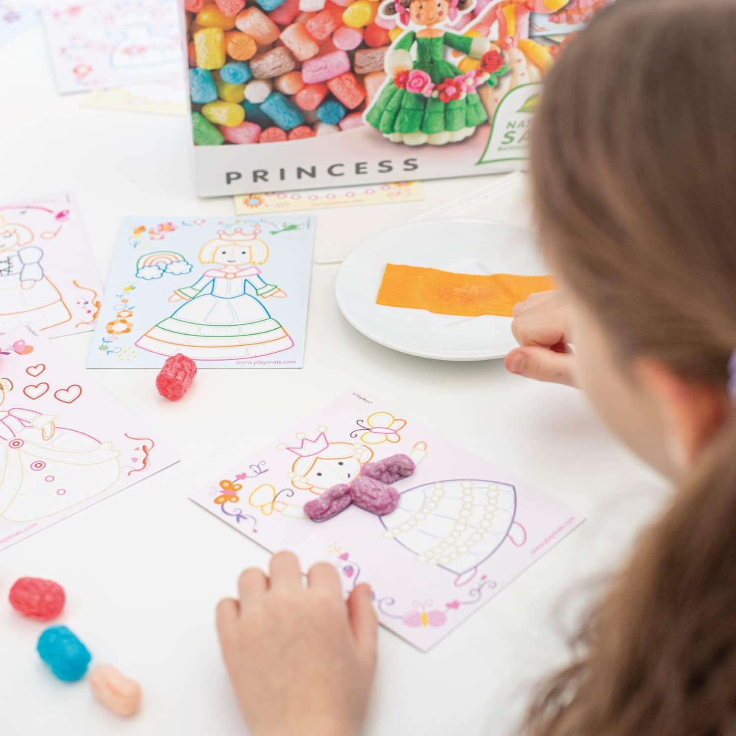 Playmais WORLD Princess Bastel-Set für Kinder ab 3 Jahren | Circa 1000, Vorlagen & Anleitungen zum Basteln | Geschenke für Kinder | Fördert Kreativität & Feinmotorik | Natürliches Spielzeug