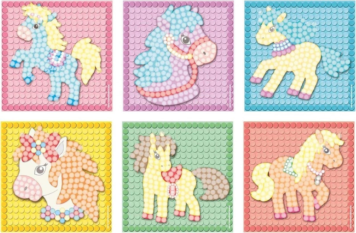 Playmais MOSAIC Dream Pony Kreativ-Set zum Basteln für Kinder ab 5 Jahren | Über 2.300 Stück & 6 Mosaik Klebebilder mit süßen Ponys | Fördert Kreativität & Feinmotorik | Natürliches Spielzeug