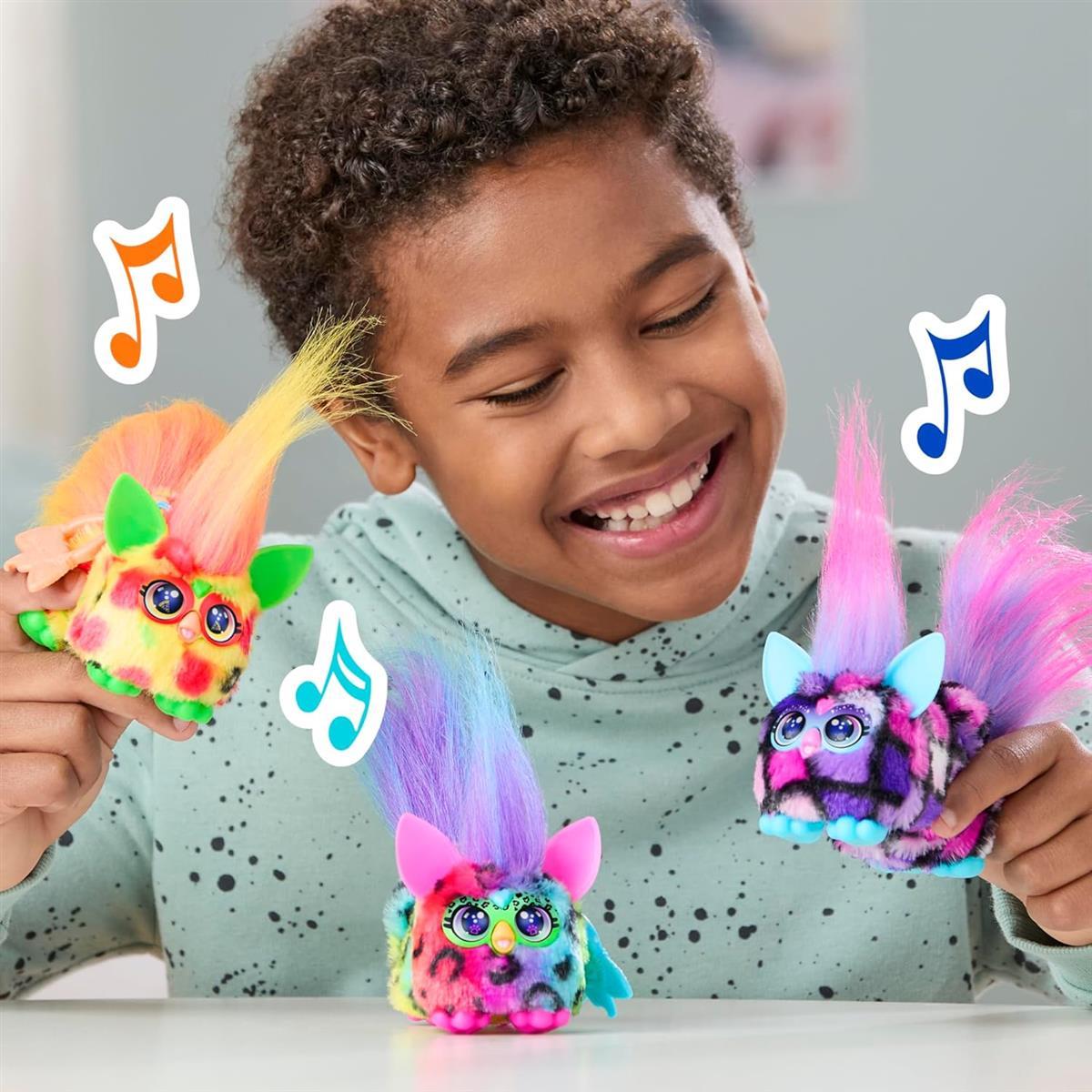 Furby DJ Furblets Pepp-Oh-Roni gelb-gemustertes elektronisches Plüschspielzeug Macht Musik, Geräusche und spricht Furbisch, Stofftier für Kinder ab 6 Jahren mit Schlüsselanhänger