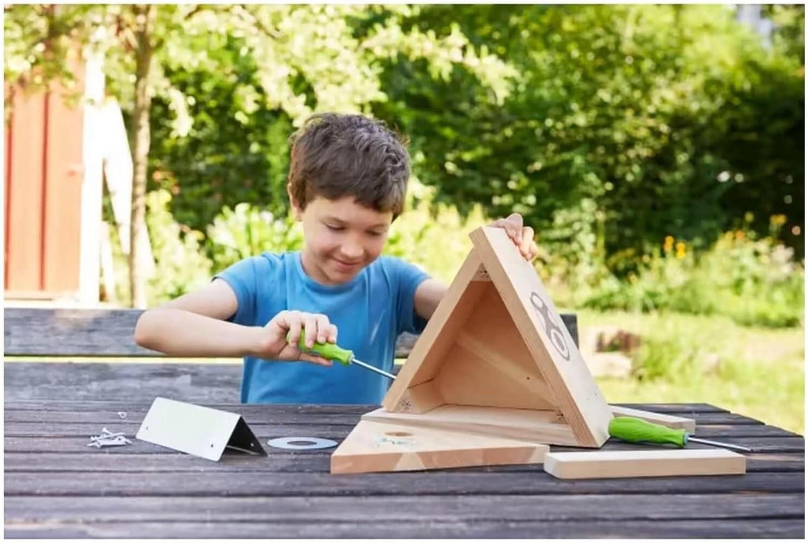 HABA 304544 - Terra Kids Nistkasten - Bausatz, Bausatz und Anleitung zum Selber Bauen eines Nistkastens für Kinder (28,5 x 40 x 28,5 cm), zum Beobachten von Vögeln