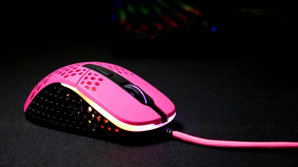 Cherry Xtrfy M4 RGB Ultraleichte Gaming-Maus, Rosa, XG-M4-RGB-PINK