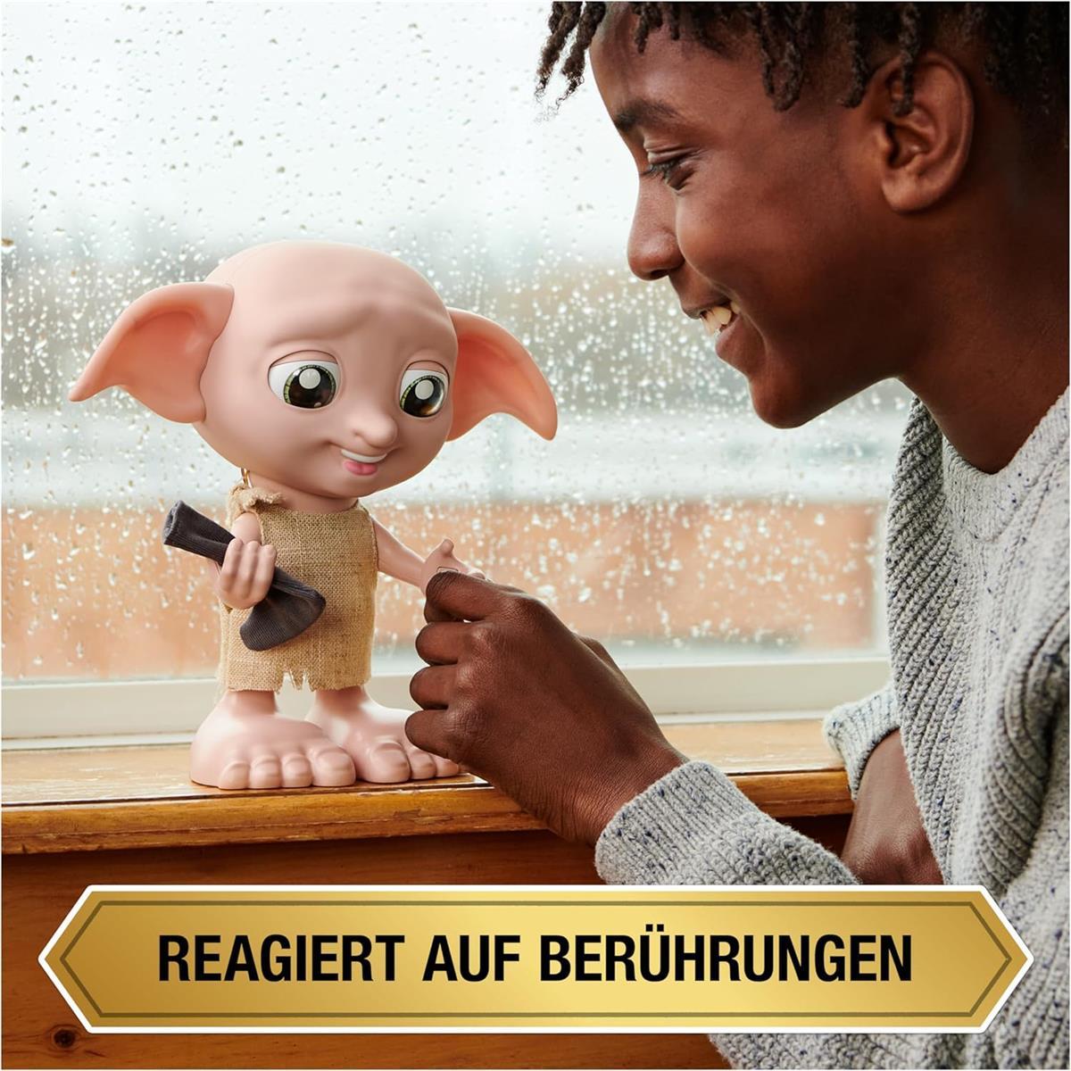 Wizarding World Harry Potter - Interaktiver Dobby Hauself Puppe mit über 30 Geräuschen, Sätzen und Bewegungen, Deutsch-Italienisch, Spielzeug für Kinder ab 6 Jahren, Fanartikel