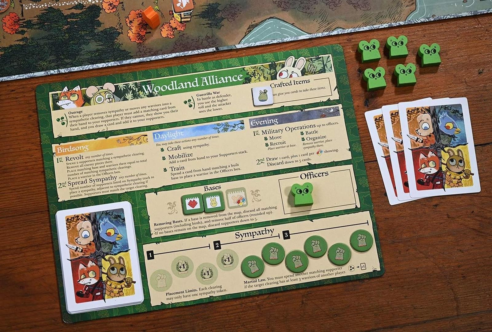 Leder Games , Root: A Game of Woodland Might & Right, Board Game 10+  2-4 Spieler 60-90 Spielzeit; Englisch