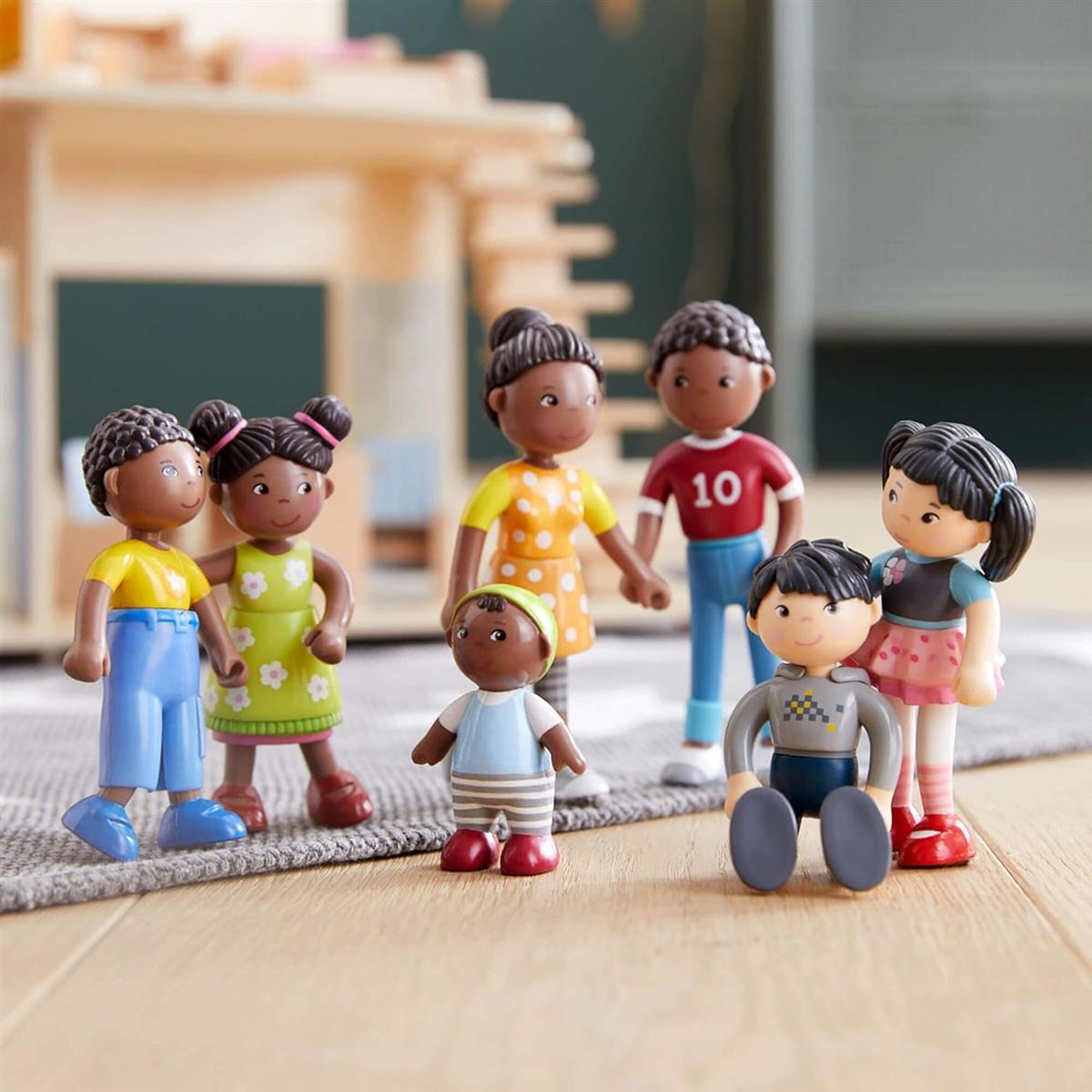 HABA 306696 - Little Friends Spielset Familienzeit, Zubehör für Biegepuppe ab 3 Jahren