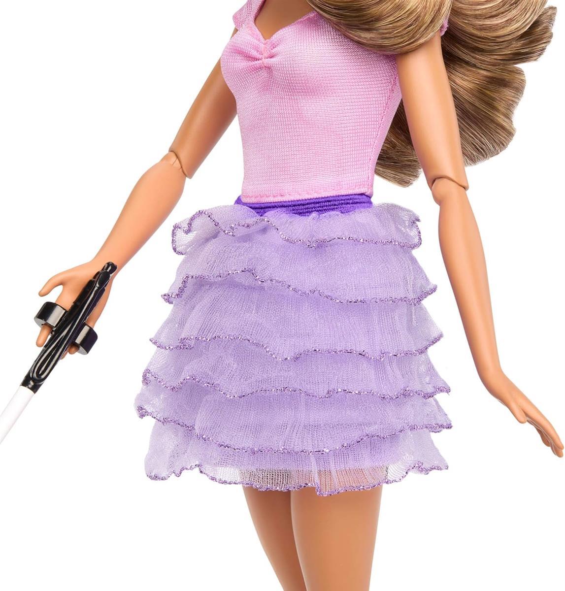 Barbie Fashionistas Puppe, blinde Barbie-Puppe mit pinkem Oberteil, Rock mit Rüschen, Blindenstock und Sonnenbrille, entwickelt in Partnerschaft mit „American Foundation for the Blind“, HRH17