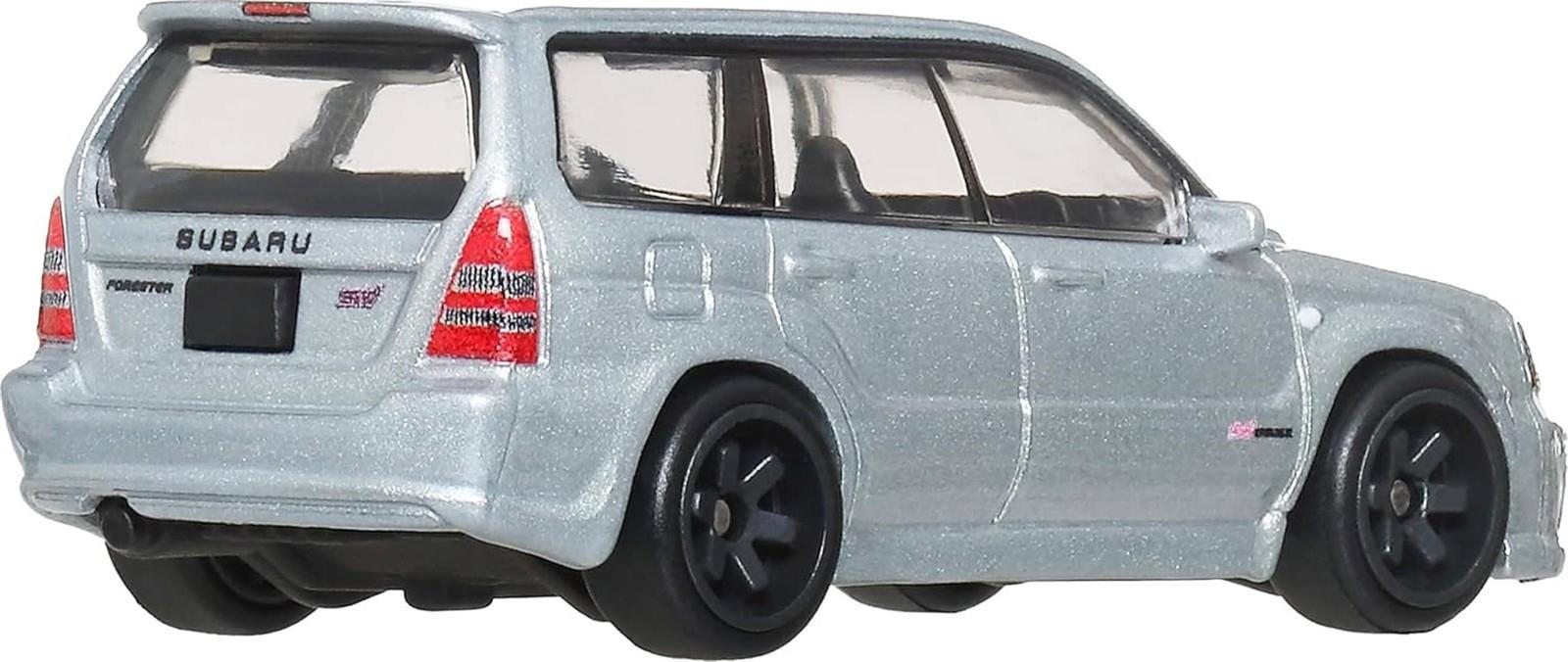 Hot Wheels Premium Car Culture Spielzeugauto im Maßstab 1:64 Druckguss Subaru Forester STI, Ronin Run 2 Fahrzeug mit echten Riders Reifen