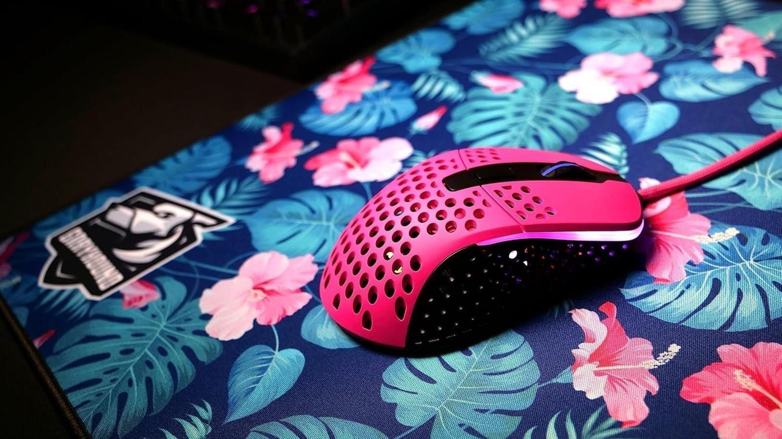 Cherry Xtrfy M4 RGB Ultraleichte Gaming-Maus, Rosa, XG-M4-RGB-PINK