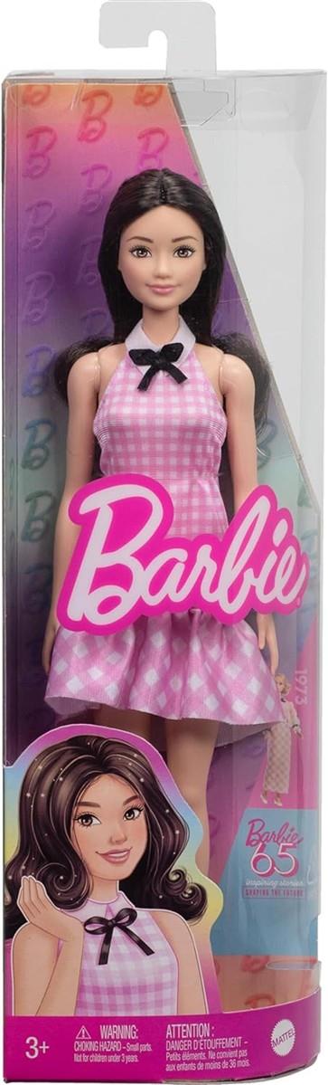 Barbie Fashionistas Puppe #224 mit welligen schwarzen Haaren, rosa Gingham-Kleid und Accessoires, sammelbare Modepuppe zum 65. Jubiläum, HRH21