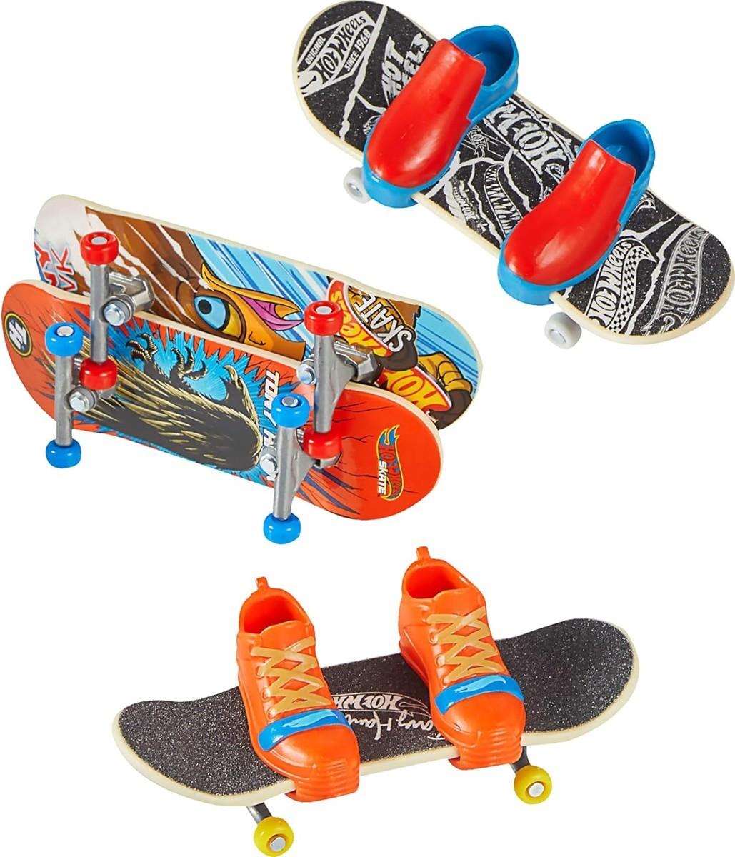 Hot Wheels Skate Tony Hawk Griffbrett & abnehmbare Skateschuhe, Multipack, 4 komplett montierte Boards, 2 Paar Skateschuhe, 1 exklusives Set