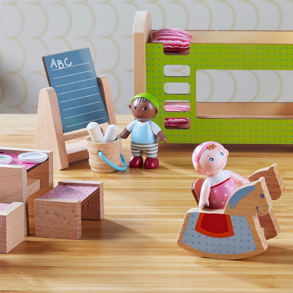 HABA 306696 - Little Friends Spielset Familienzeit, Zubehör für Biegepuppe ab 3 Jahren