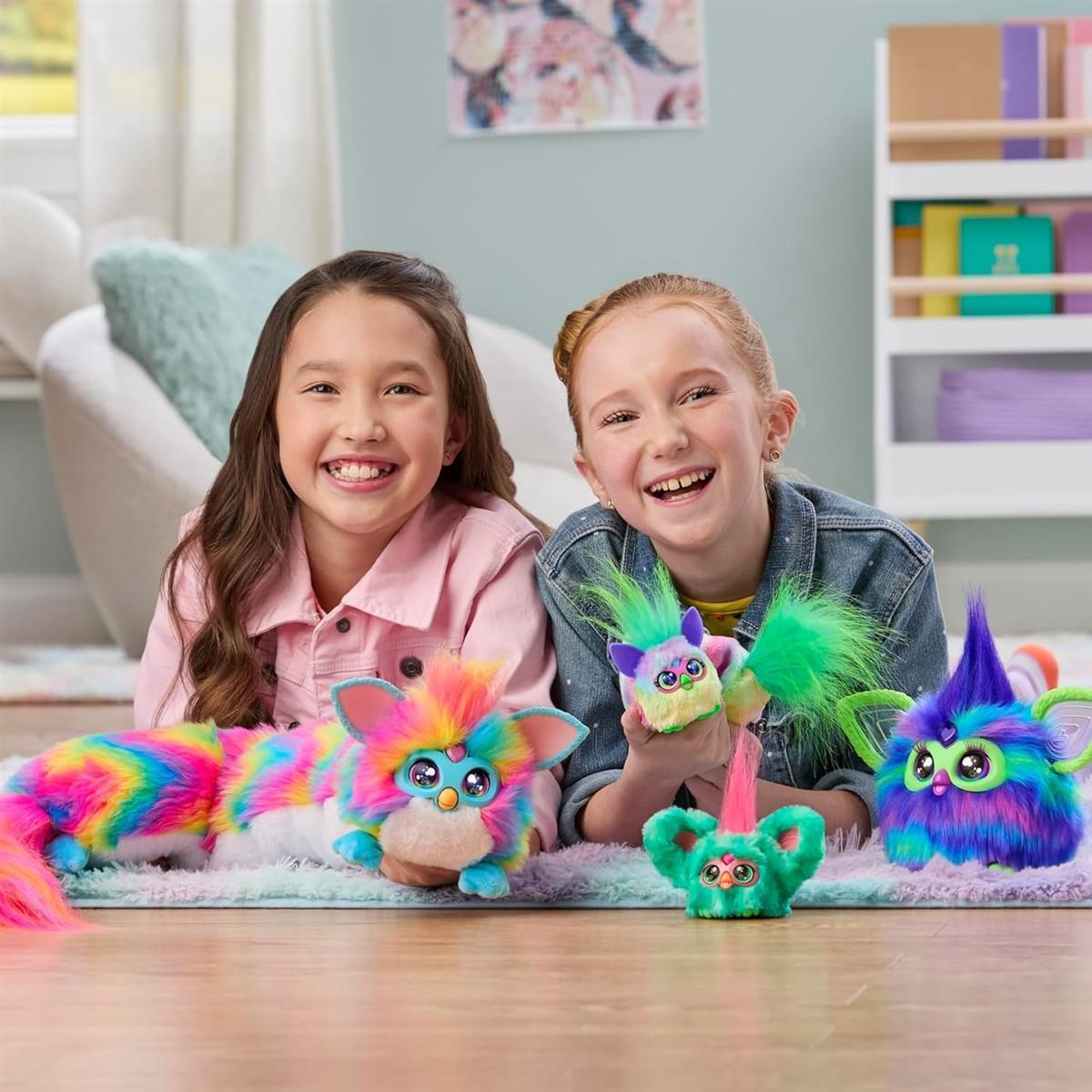 Furby DJ Furblets Pepp-Oh-Roni gelb-gemustertes elektronisches Plüschspielzeug Macht Musik, Geräusche und spricht Furbisch, Stofftier für Kinder ab 6 Jahren mit Schlüsselanhänger