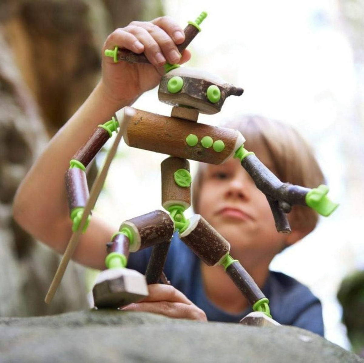 HABA 305343 - Terra Kids Connectors - Konstruktions-Set Figuren, Kinder-Bastelset für kreative Wesen, Verbinder aus Kunststoff für Holz und Kork, mit Handbohrer und Anleitung