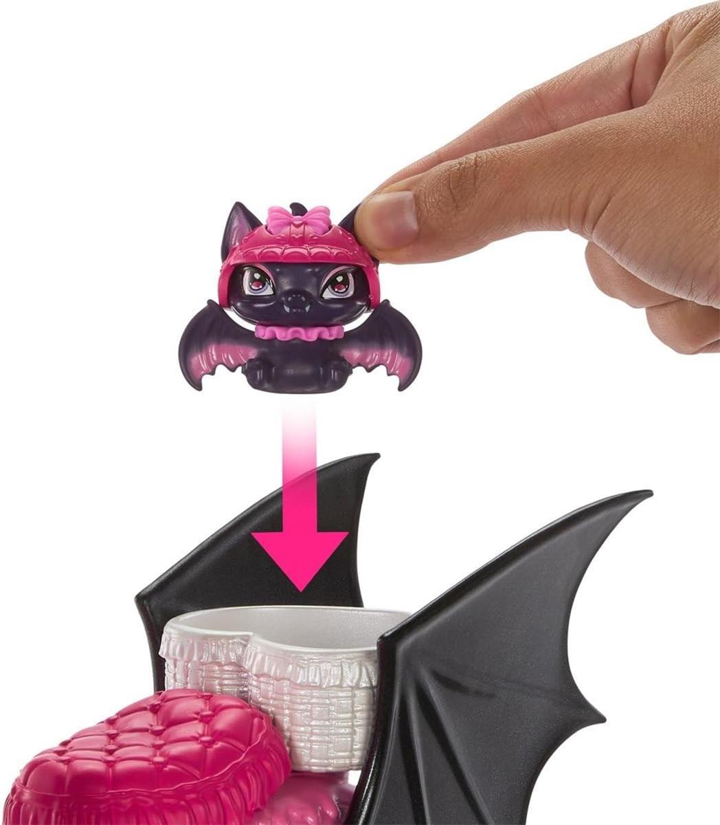 Monster High Draculaura und Sein Monster Scooter hig