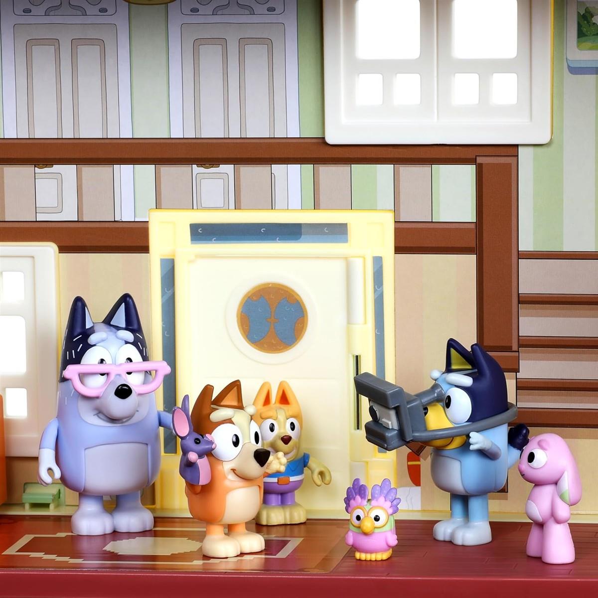 Bluey unglaubliches Licht- und Klangspielhaus und Spielzeugkiste, 6–8 cm große Figuren