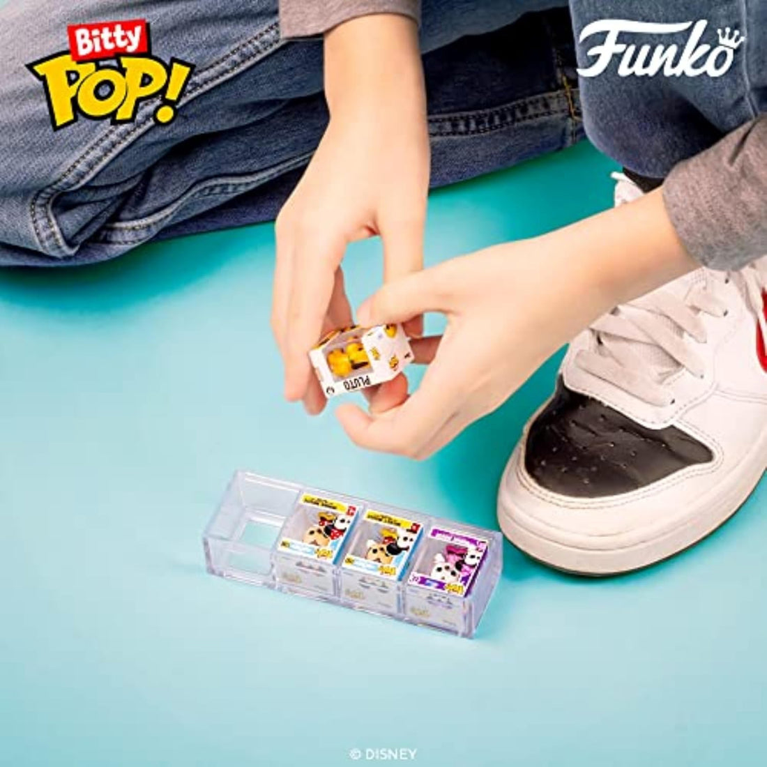 Funko Bitty Pop! Disney - Mickey Mouse, Minnie Mouse (pink Dress), Pluto und eine Überraschungs-Mini-Figur - 0.9 Inch (2.2 cm) Sammlerstück Stapelbares Display-Regal Inklusive - Geschenkidee