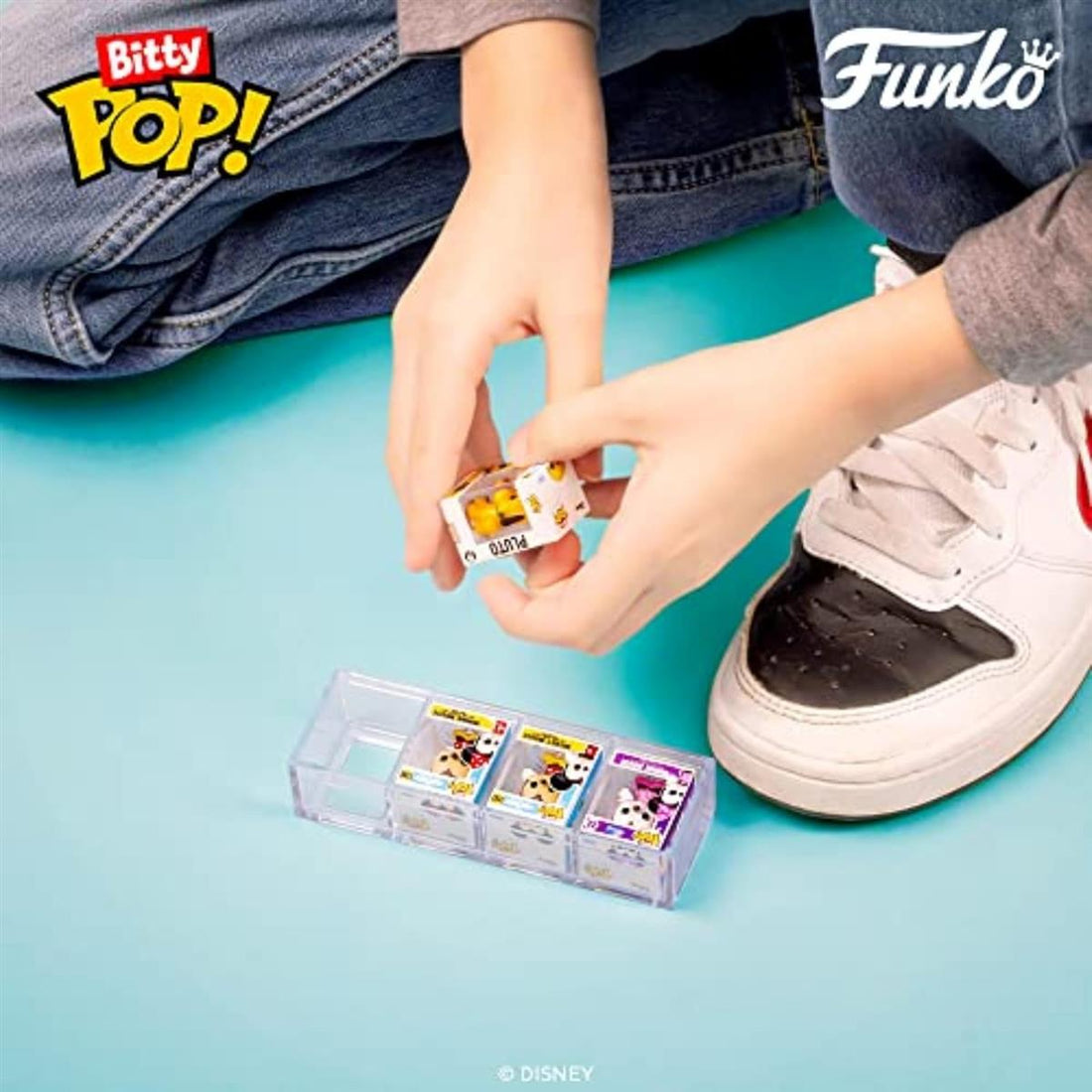 Funko Bitty Pop! Disney - Mickey Mouse, Minnie Mouse (pink Dress), Pluto und eine Überraschungs-Mini-Figur - 0.9 Inch (2.2 cm) Sammlerstück Stapelbares Display-Regal Inklusive - Geschenkidee