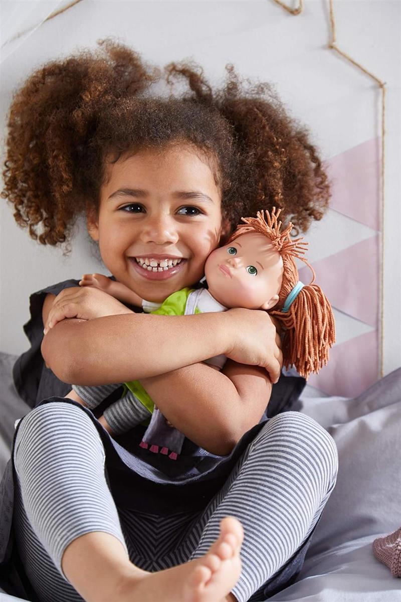 HABA 305585 - Spielpuppe Milou, Puppe mit weichem Körper, Gliedmaßen und Kopf aus Vinyl, 32 cm, Spielzeug ab 3 Jahren