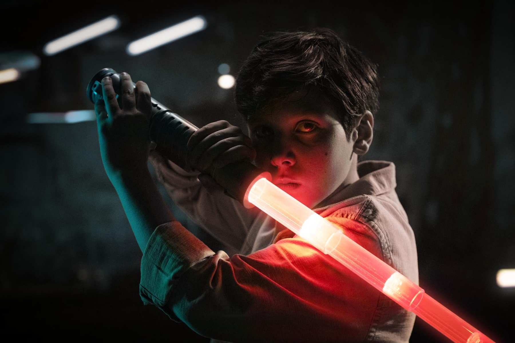 Goliath Power Saber Rot - Laserschwert für Kinder ab 6 Jahren, Automatisch ausziehbar und einziehbar, Realistisches Laserspielzeug, Intergalaktischer Kampf, 30cm/ ausgezogen 90cm, Box Fenster