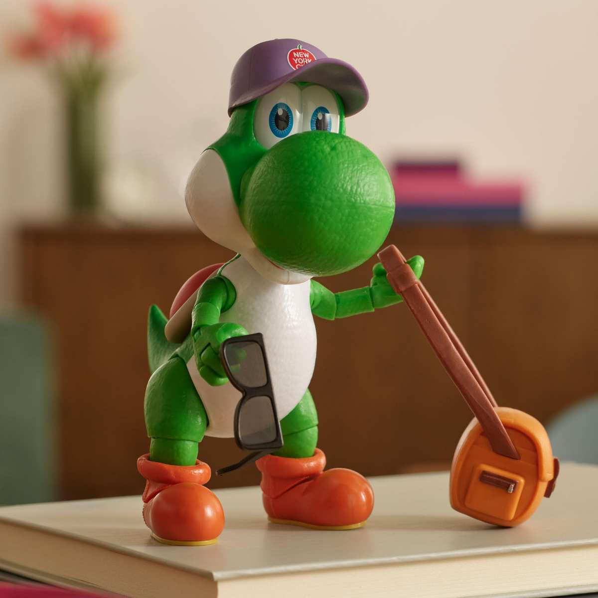 Super Mario Galaxy Movie – 13 cm Figurenserie – Yoshi-Figur mit Hut, Sonnenbrille und Tasche