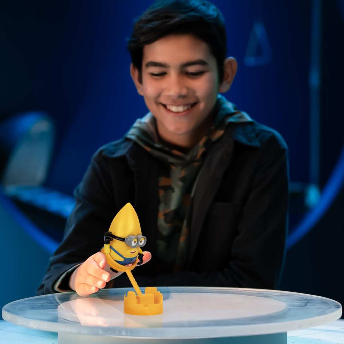 MINIONS Ich – Einfach unverbesserlich 4: Stürmisch startender Mega Gus Actionfigur 4+