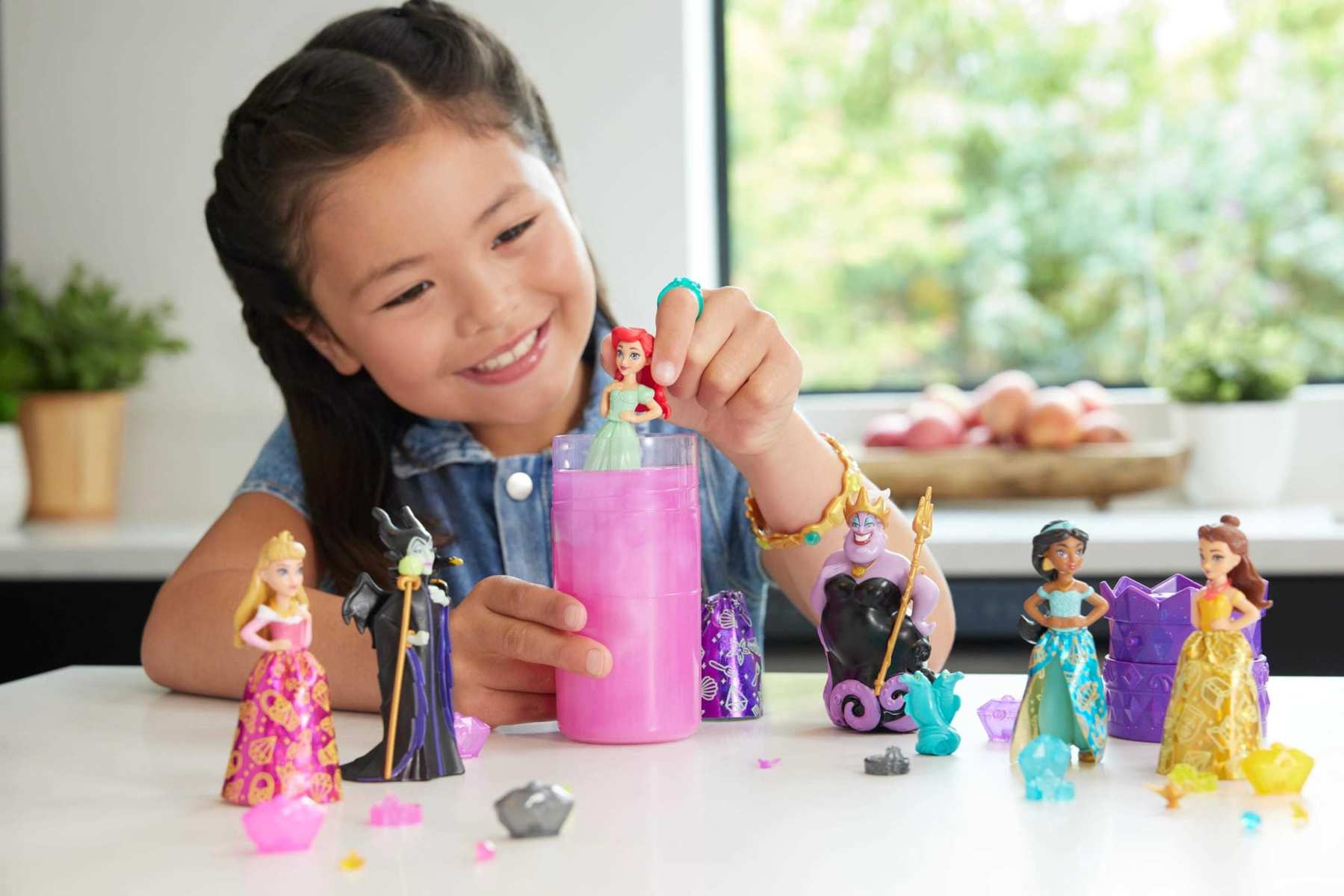 Mattel Disney Princess Toys 6 kleine Puppen-Überraschung königliche Farbenthüllung Armband Puppen können variieren 3+