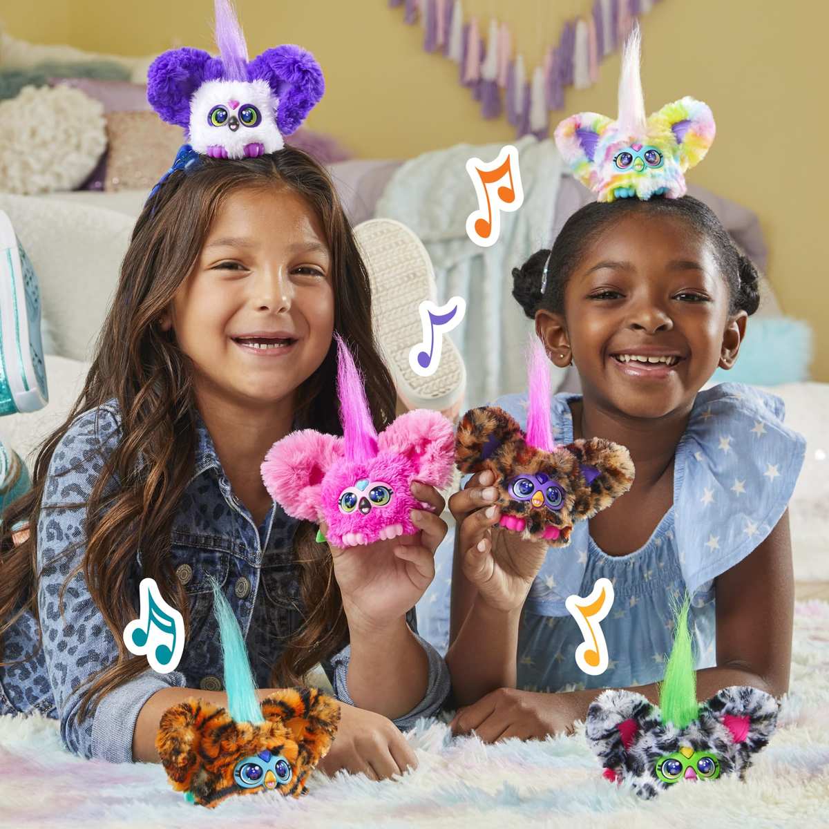 Furby Furblets Ty-Bee elektronisches Plüschtier mit Tiger-Muster Stofftier 6+ mit Musik und Geräuschen und Schlüsselanhänger