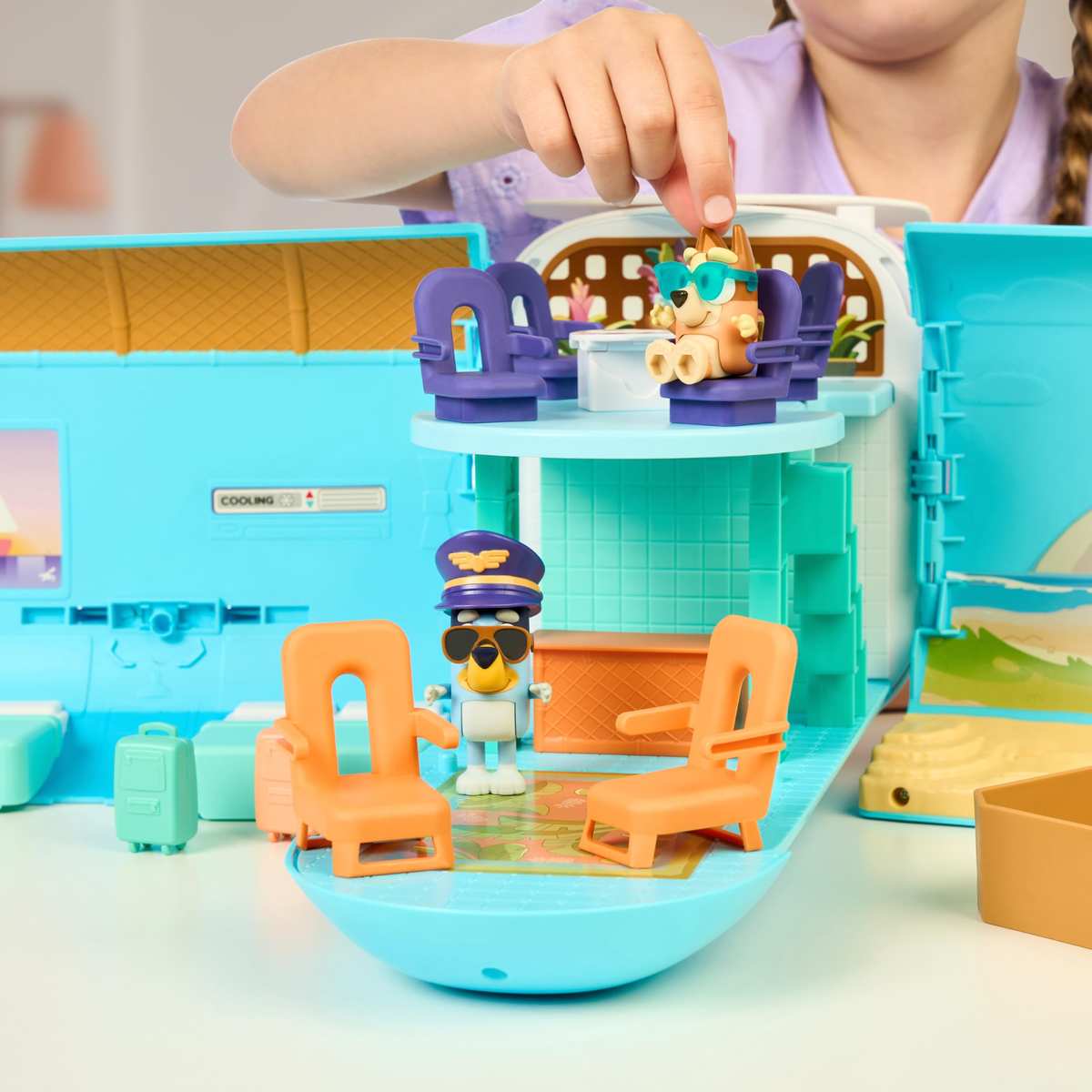 BlueY 3-in-1 Flugzeug-Spielset zum Ausklappen Hotelresort 25 Geräusche 15 Spielzeugteile 3+